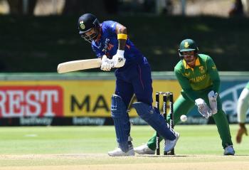 IND vs SA  दक्षिण अफ्रीका के ओपनर्स मैदान पर, भारत ने दिया है 288 रन का लक्ष्य