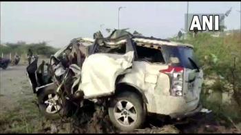 महाराष्ट्र: कार पुल से गिरने से बीजेपी विधायक के बेटे समेत 7 छात्रों की मौत