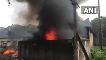 पश्चिम बंगाल: आसनसोल में रेलवे कारशेड में लगी आग 