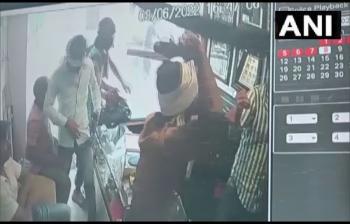 हरिद्वार: ज्वेलरी शॉप पर लूट की घटना को अंजाम देते हुए पकड़ा गया लुटेरा 