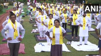 अमृतसर: अंतर्राष्ट्रीय योग दिवस के अवसर पर लोगों ने किया गोल बाग ग्राउंड में योग
