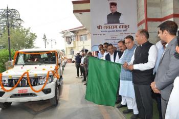 शिमला: राज्य कर और उत्पाद शुल्क विभाग के नए वाहनों को मिली हरी झंडी 