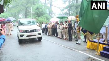 शिमला: सीएम ठाकुर ने 20 पुलिस वाहनों को हरी झंडी दिखाकर किया रवाना 