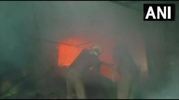 बिहार के पटना की हथुआ मार्केट में लगी आग 