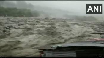 मनाली में देर रात हुई बारिश के बाद ब्यास नदी का बढ़ा जलस्तर 