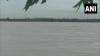 ओडिशा के हीराकुंड बांध से बाढ़ का पानी छोड़े जाने के बाद संबलपुर में बाढ़ जैसे हालात