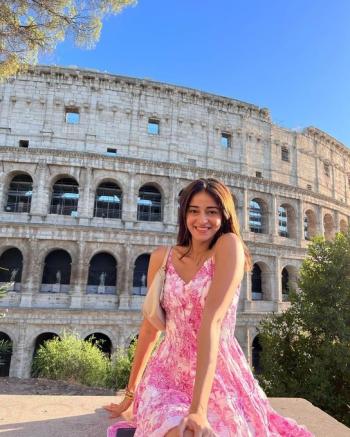 Ananya Panday ने सुंदर Pink Dress में Italy की छुट्टियों की तस्वीर साझा की