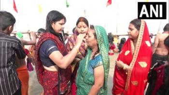 पटना के घाटों पर छठ पूजा की चल रही तैयारी 