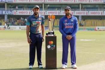 INDvSL : श्रीलंका ने पहले वनडे में भारत के खिलाफ टॉस जीतकर पहले गेंदबाजी करने का फैसला किया