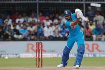भारत-ऑस्ट्रेलिया दूसरा वनडे: ऑस्ट्रेलिया के खिलाफ श्रेयस अय्यर ने शतक पूरा किया