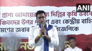 हम बंगाल के राज्यपाल से दो स्पष्टीकरण चाहते हैं- अभिषेक बनर्जी