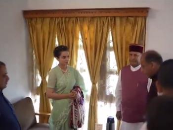 भाजपा नेता कंगना रनौत पार्टी मीटिंग के लिए मंडी पहुंचीं