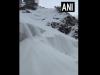 जम्मू-कश्मीर: भारी बर्फबारी के बाग मुगल रोड बाधित हुआ