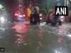 कोलकाता में भारी बारिश के कारण हुआ जलभराव 