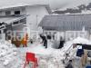 सैनिकों ने श्री हेमकुंट साहिब में गुरुद्वारा साहिब की इमारत से बर्फ हटाई