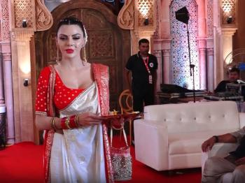 Durga Pooja Pandal में दिखा Sherlyn Chopra का Bengali Look