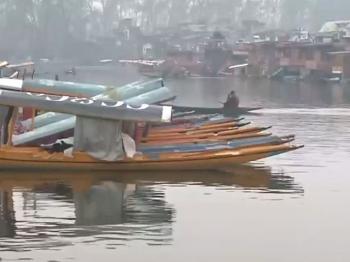 श्रीनगर में तापमान गिरने के साथ ही घाटी में शीतलहर जारी