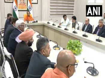 सीएम योगी ने राष्ट्र निर्माण विषय पर आयोजित बैठक में लिया भाग 