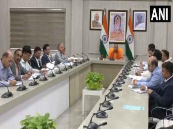 सीएम योगी ने आवास विभाग की समीक्षा बैठक की अध्यक्षता की
