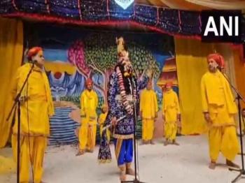 मथुरा: रमणरेती आश्रम में भव्य होली का हुआ आयोजन  
