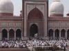 Delhi के Jama Masjid में नमाज़ियों ने शुक्रवार की नमाज़ अदा की 