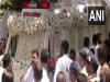 निर्मल कपूर का पार्थिव शरीर अंतिम संस्कार के लिए ले जाया गया