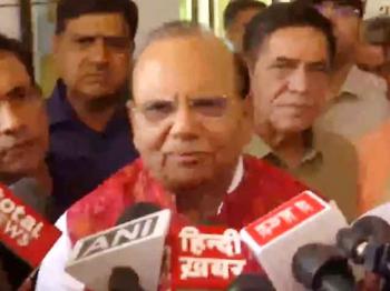 दिल्ली सरकार बहुत मेहनत से काम कर रही है- वीके सक्सेना