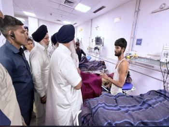  सरदार सुखबीर सिंह बादल ने  पटाखा फैक्ट्री के घायल श्रमिकों का हालचाल जाना