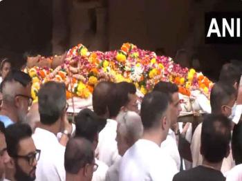 शेफाली जरीवाला की अंतिम संस्कार की रस्में शुरू  