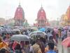 भारी बारिश के बीच जगन्नाथ रथ यात्रा में बड़ी संख्या में श्रद्धालु हुए एकत्रित 