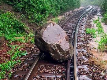 हिमाचल प्रदेश में भारी बारिश के लिए 'रेड अलर्ट' जारी, रातभर हुई बारिश के बाद शिमला -कालका रेल लाइन बंद