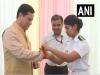 महिला अधिकारियों ने केंद्रीय मंत्री सर्बानंद सोनोवाल को बांधी राखी 