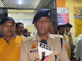 उत्तर प्रदेश: अनियंत्रित होकर पलट गई तेज रफ्तार बस, हादसे में 20 लोग घायल
