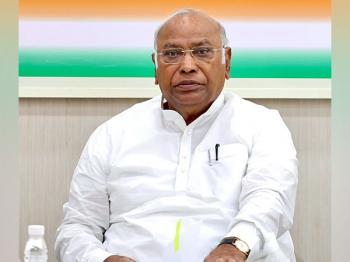 मल्लिकार्जुन खड़गे सोमवार को इंडिया गठबंधन के सांसदों के लिए रात्रिभोज का करेंगे आयोजन 