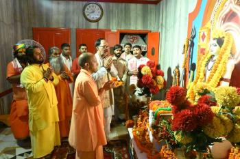 मुख्यमंत्री योगी आदित्यनाथ ने गोरखनाथ मंदिर में की पूजा-अर्चना 