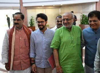 प्राकृतिक आपदा से बचाव के लिए मौसम पूर्वानुमानों का विकेंद्रीकरण आवश्यक : अनुराग सिंह ठाकुर 