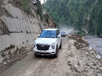 चंडीगढ़-मनाली राष्ट्रीय राजमार्ग छोटे वाहनों के लिए फिर से खुला, मरम्मत कार्य जारी