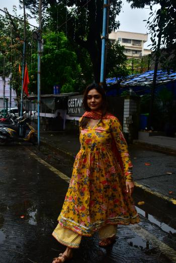 Mrunal thakur snapped in andheri