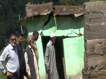 जम्मू-कश्मीर में बाढ़ और बारिश से तबाही, जनजीवन प्रभावित
