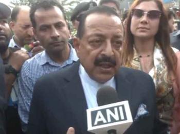 केंद्रीय मंत्री डॉ. जितेंद्र सिंह ने श्रीनगर के बाजार का किया दौरा 