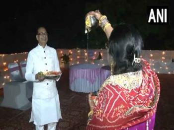 शिवराज सिंह चौहान की पत्नी ने चांद निकलने के बाद खोला व्रत
