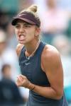 #osaka में Japan Open Tennis Tournament के  दौरान रोमानिया की Jacqueline Christian प्रतिक्रिया व्यक्त करती  हुई