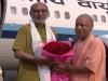 सीएम योगी ने बाबतपुर एयरपोर्ट पर उपराष्ट्रपति सी.पी. राधाकृष्णन का किया स्वागत