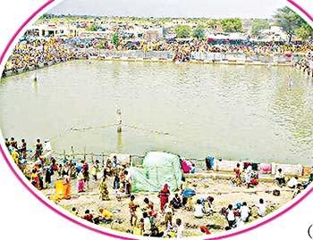 गोगामेड़ी मंदिर जहां हिंदू मुस्लिम एक साथ पूजा करवाते हैं 