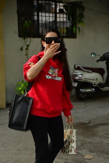 Ameesha patel snapped in juhu