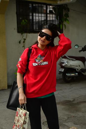 Ameesha patel snapped in juhu