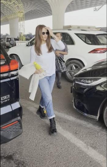 Esha Deol at airport