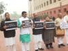 RJD नेताओं ने संसद परिसर में किया विरोध प्रदर्शन 