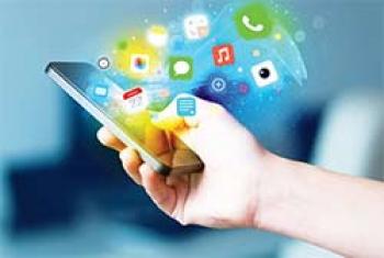 समाज को व्यसनी बनाता सोशल मीडिया