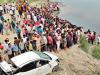 नदी में कार गिरने से 3 लोगों की मौ.त